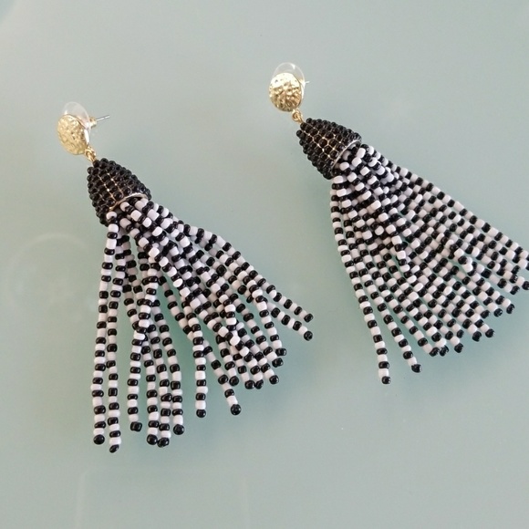 Black & White tassel earrings - Picture 3 of 3